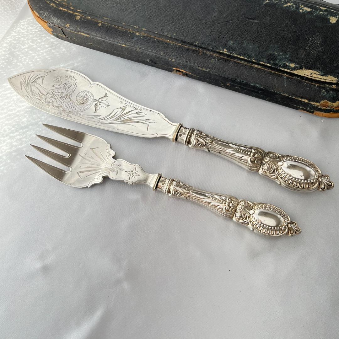 【英国】 ビクトリアンのサーバー ペア　 獅子のエングレイブ 豪奢！！！