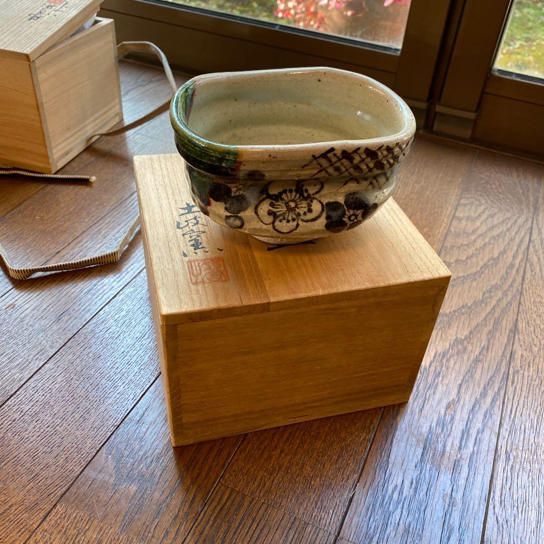 織部　沓形茶碗