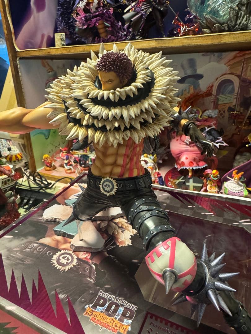 ワンピースPOP maximumカタクリと海外ジオラマ台座セットになります。