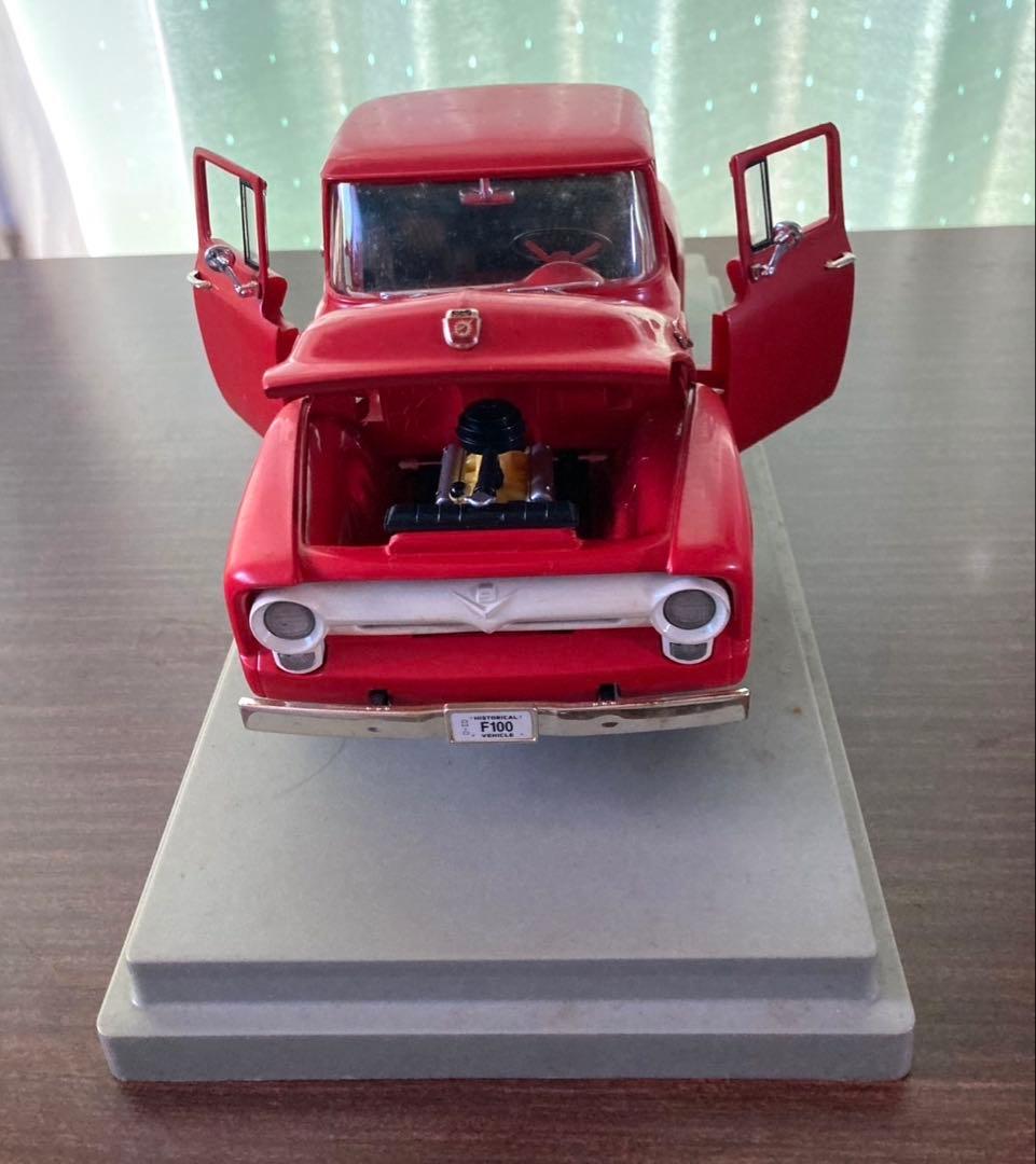 アーテル 1/18 スケール 1956 Ford F-100 赤