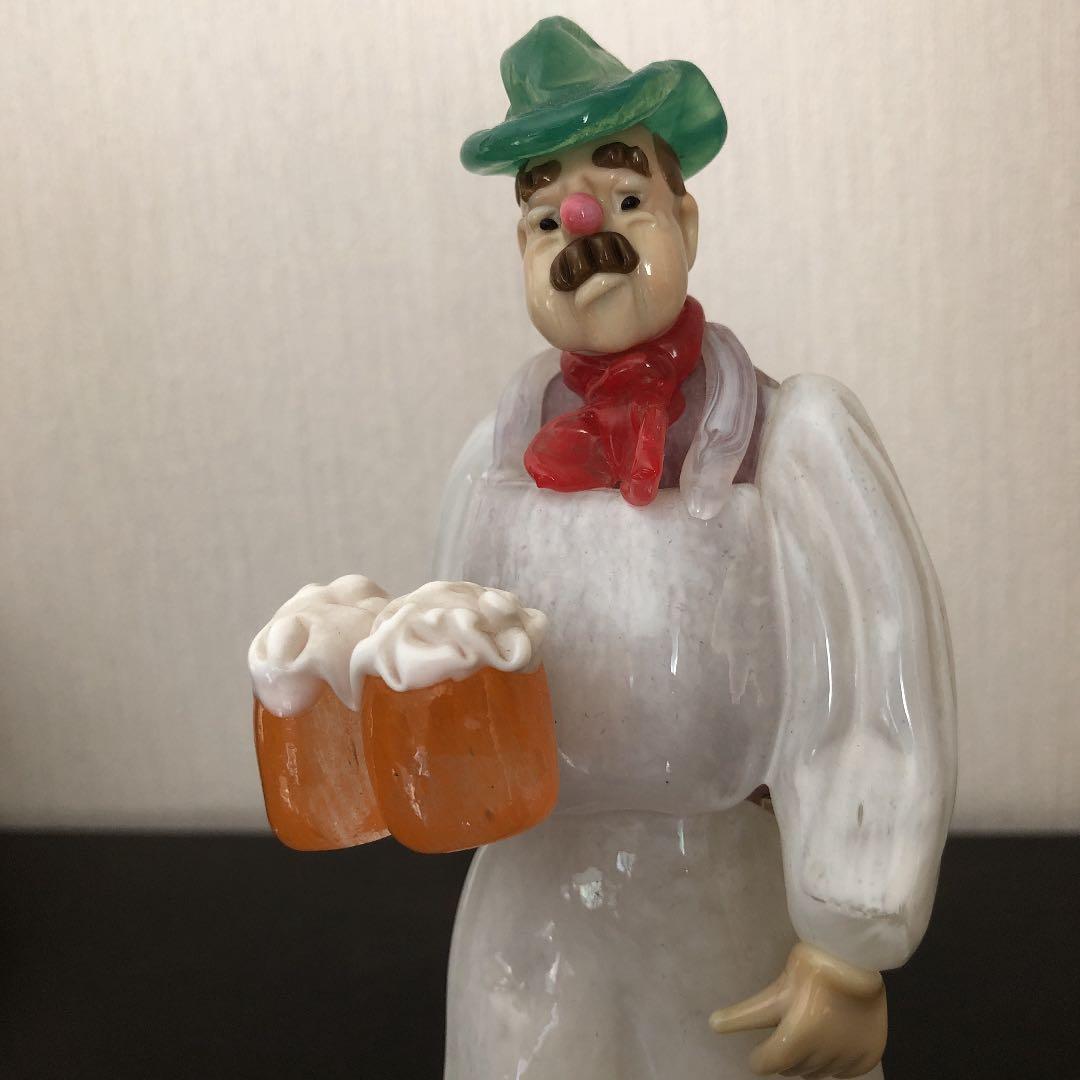 ボヘミアガラス ビールを持つ主人 ビールジョッキーを持つ人形