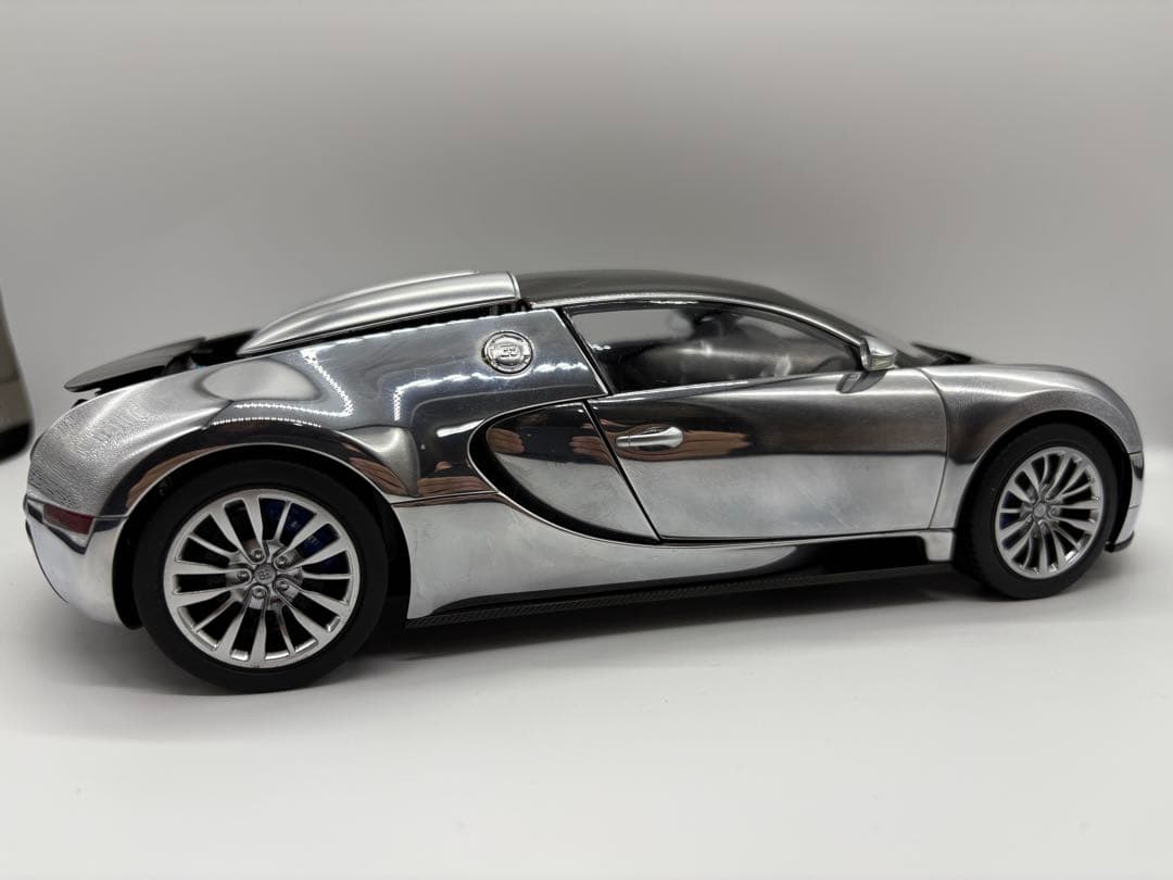 オートアート AUTOart 1/18 BUGATTI 16.4 VEYRON