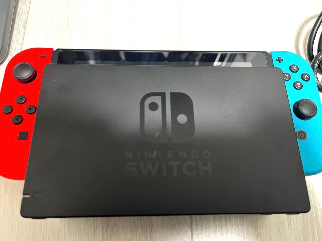 Nintendo Switch 本体 (コントローラー2つ)