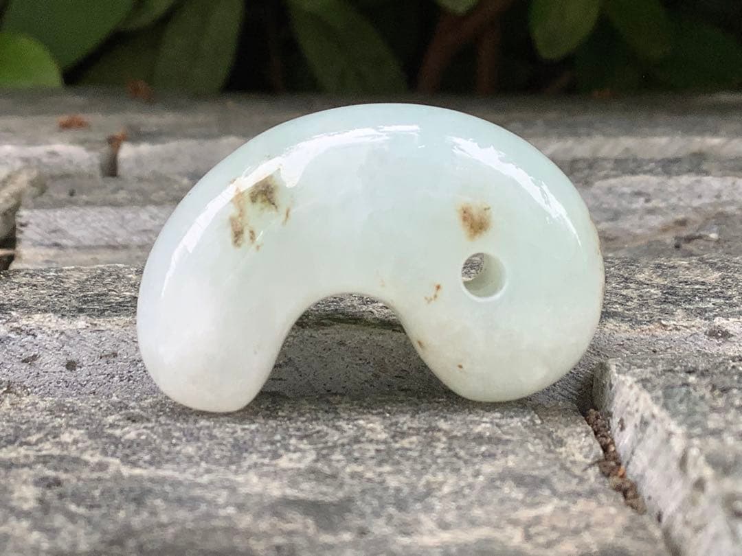 ✳今年2個目のトロトロ勾玉‼️ 酸化鉄入り糸魚川翡翠 抜群全面透過