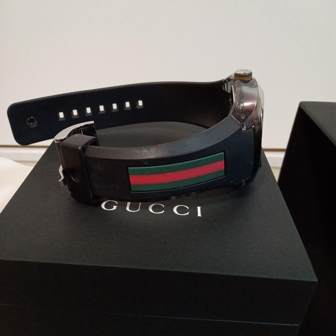 GUCCI ラバーベルトメンズ腕時計