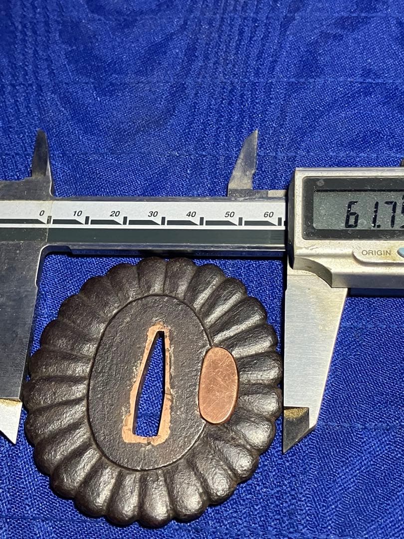 鍔　日本刀　鉄鍔　銅象嵌　菊