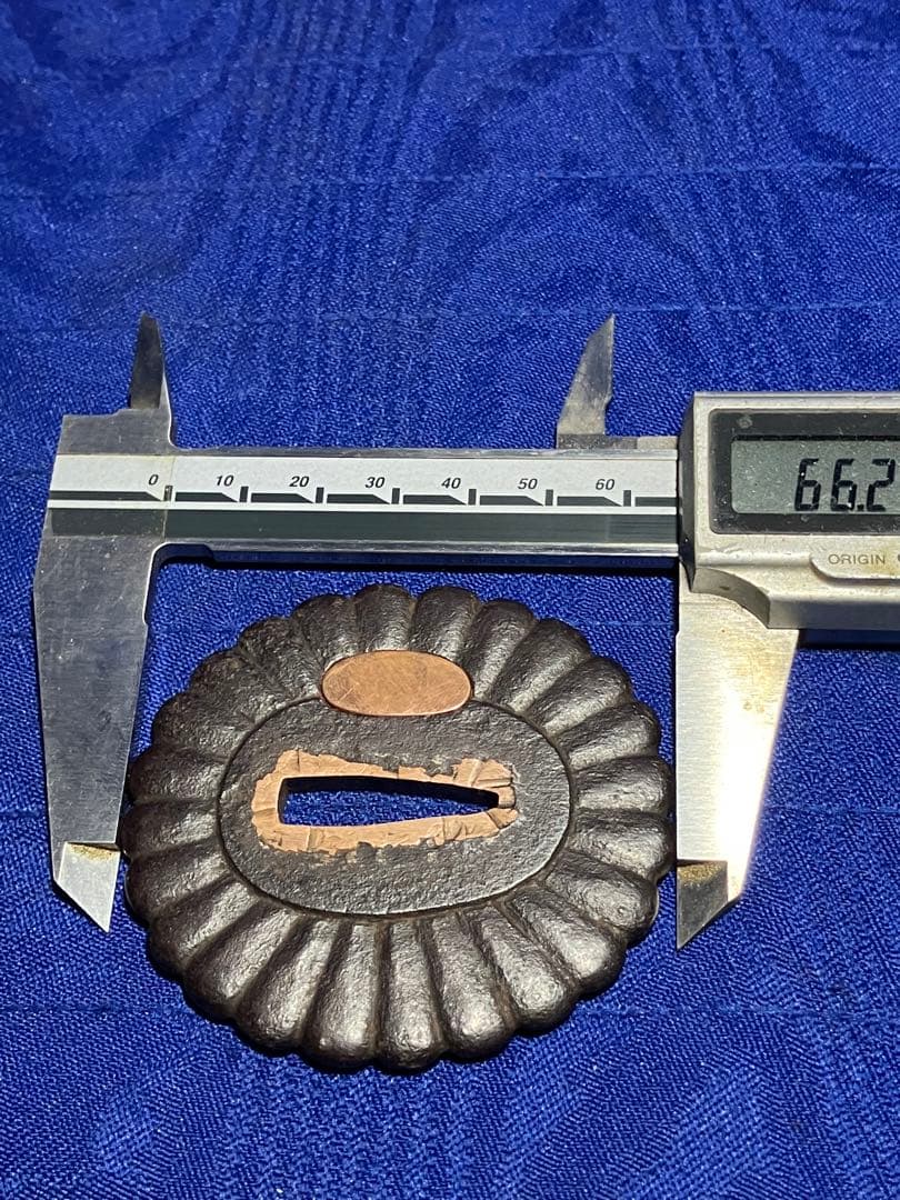 鍔　日本刀　鉄鍔　銅象嵌　菊