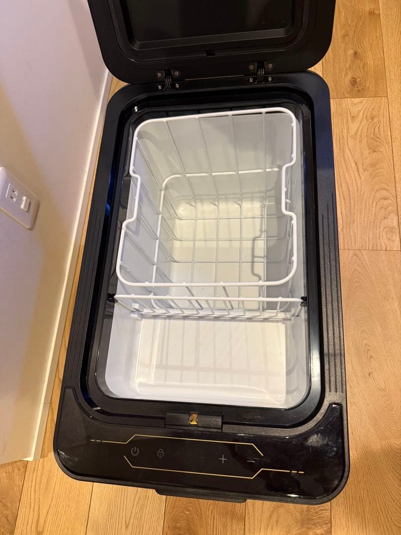 ポータブル車載冷蔵庫　30リッター　ブラック