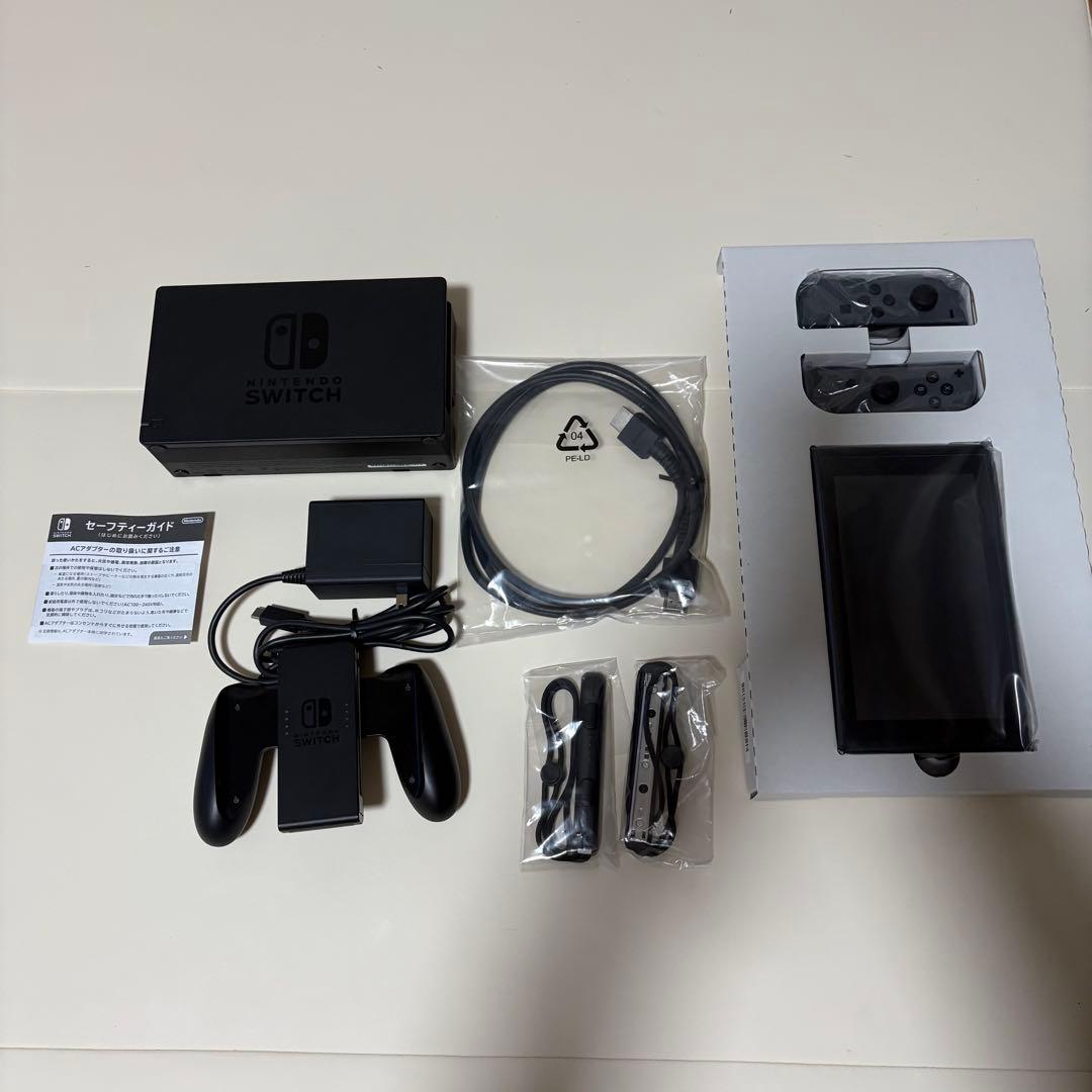 t*a様 Nintendo Switch本体 グレー　ニンテンドースイッチバッテ