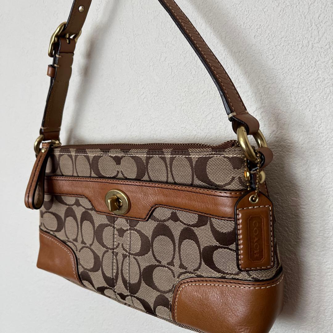 コーチ　ワンショルダーバッグ　ターンロック　シグネチャー　美品