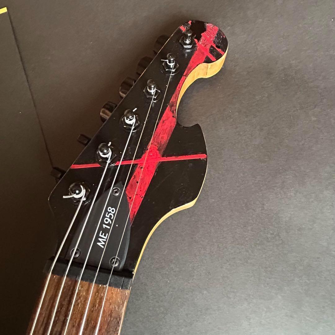VHⅡ Black ＆Red 風のミニ・ギター。 16日までの底値！