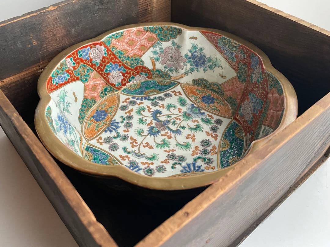 骨董 アンティーク 古伊万里 金襴手 色絵 芙蓉 蝶々 輪花縁 鉢 深鉢 菓子