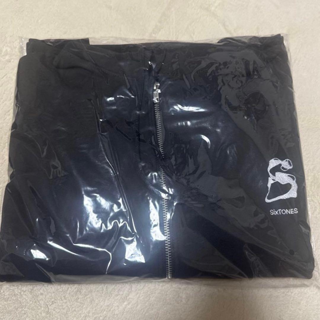新品未開封 MILESixTONESパーカー 2026 SixTONES - メルカリ