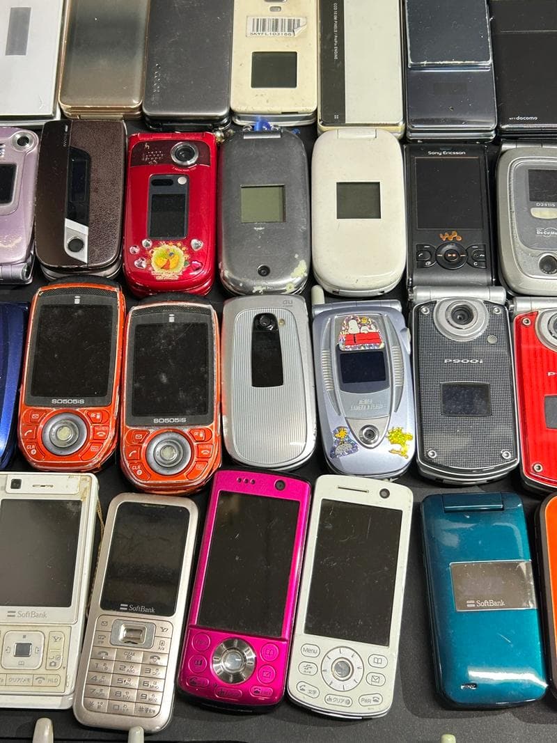 大量 携帯電話 ガラケ docomo au 他 75台以上 ジャンク 部品取り 大量