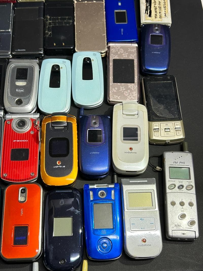 大量 携帯電話 ガラケ docomo au 他 75台以上 ジャンク 部品取り 大量