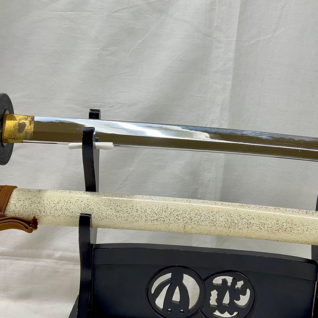 【模造刀】太刀 鉄鍔 風景 魚子地 図 全長99.0センチ 日本刀 白地 金梨地