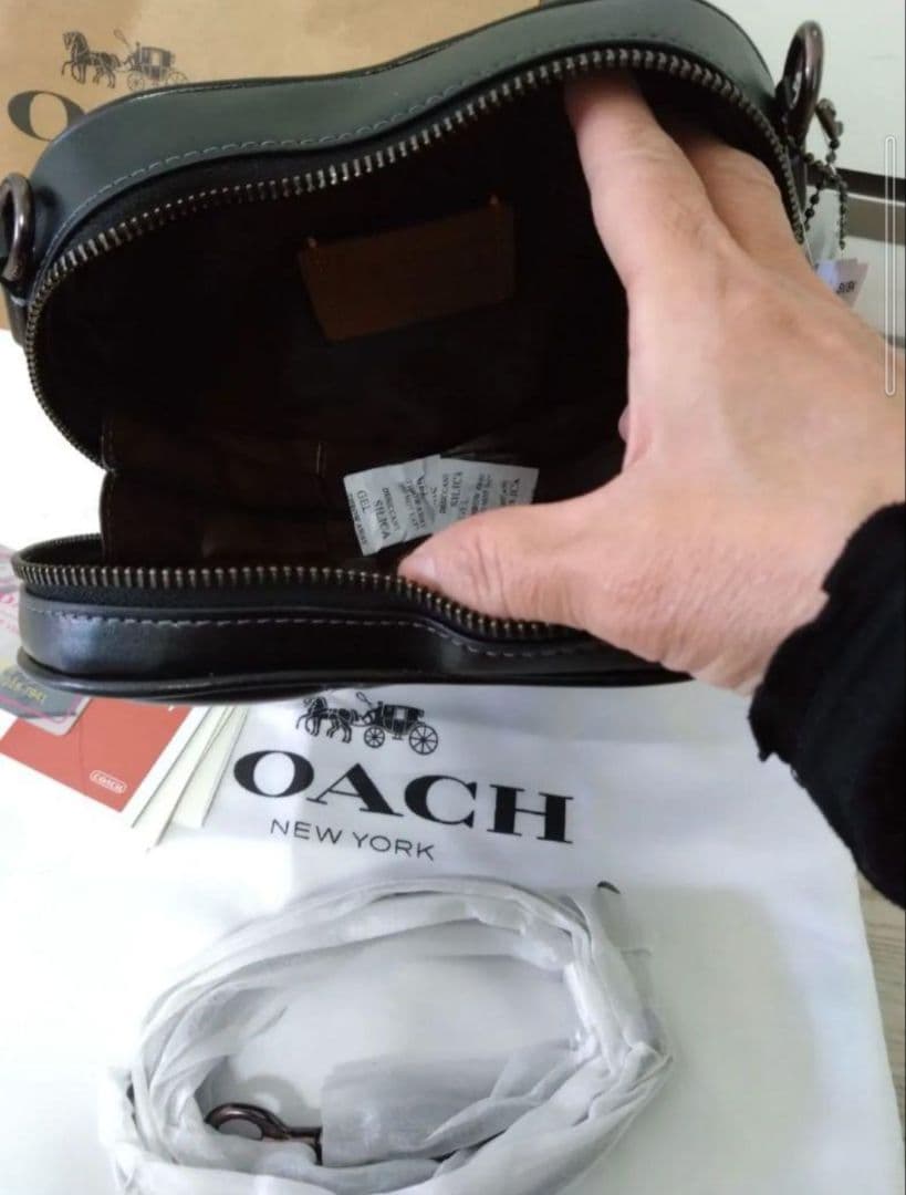 COACH ハート型ショルダーバッグ ブラック