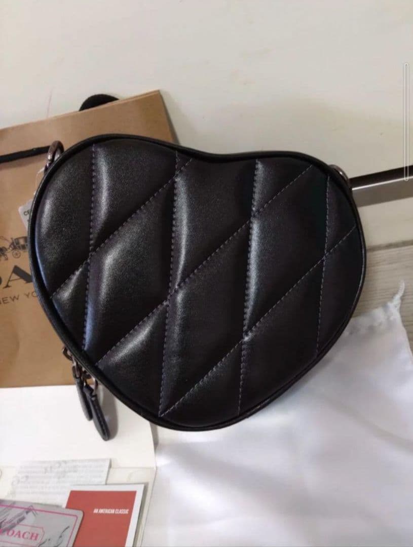 COACH ハート型ショルダーバッグ ブラック