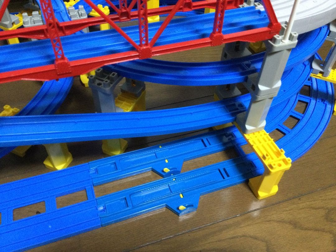 プラレール線路　8の字無限ループ　黄色グレー色ブロック橋脚　3段＋1段　大鉄橋付