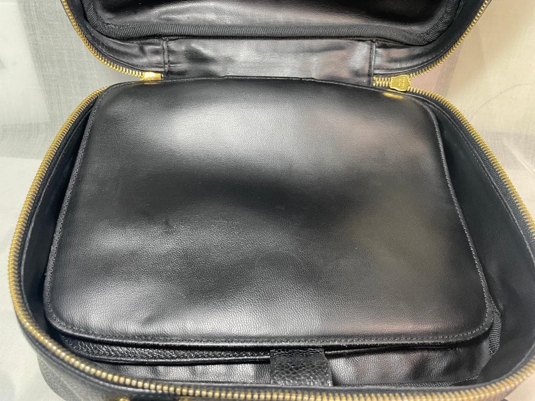 CHANEL シャネル　バニティ　キャビアスキン　ショルダー　メイク　CC　61