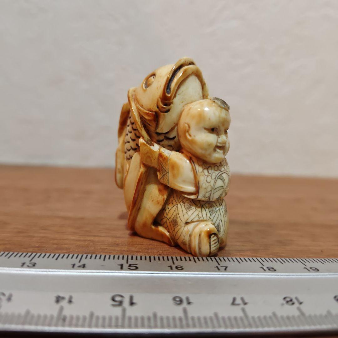 時代提物 人物根付 天然素材【大鯉と唐子】高約4.8cm 重27g縁起物