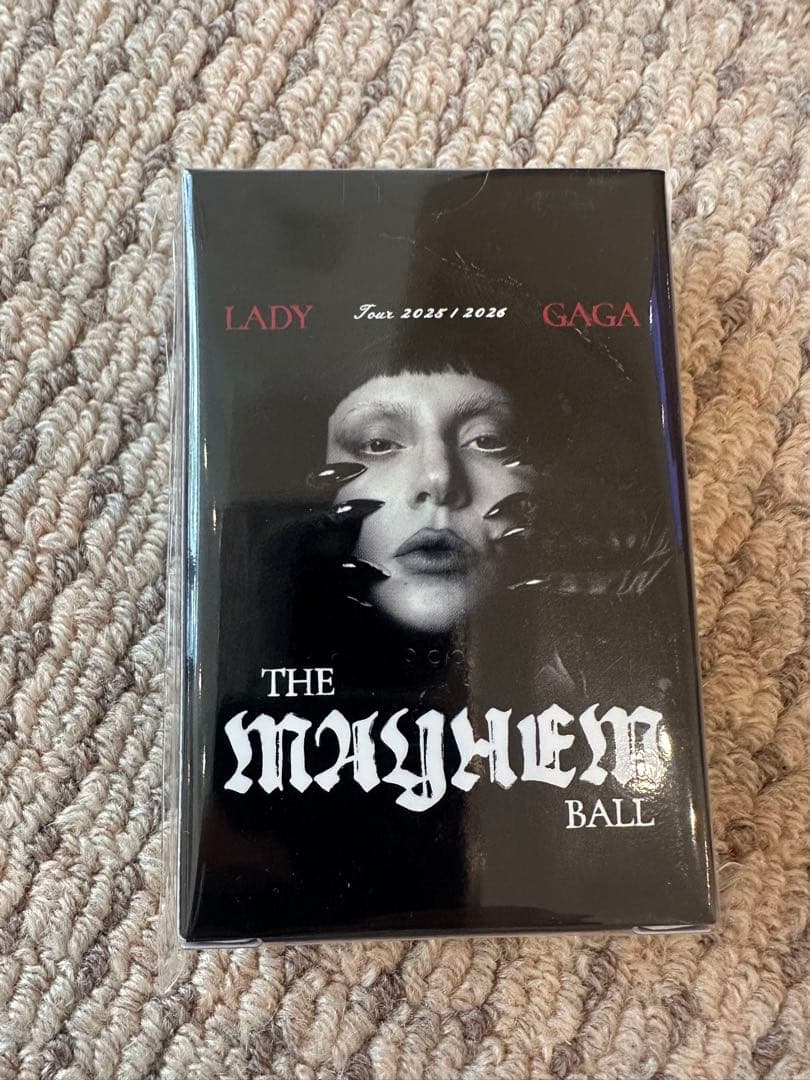 LADY GAGA MAYHEM BALL VIP GOLD グッズ フルセット - メルカリ