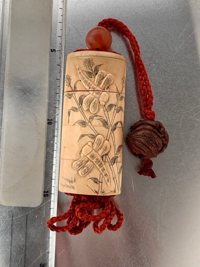 旧家蔵出し品 骨細工 印籠 花にトンボ 浮き彫り 彫刻 印籠 トンボの