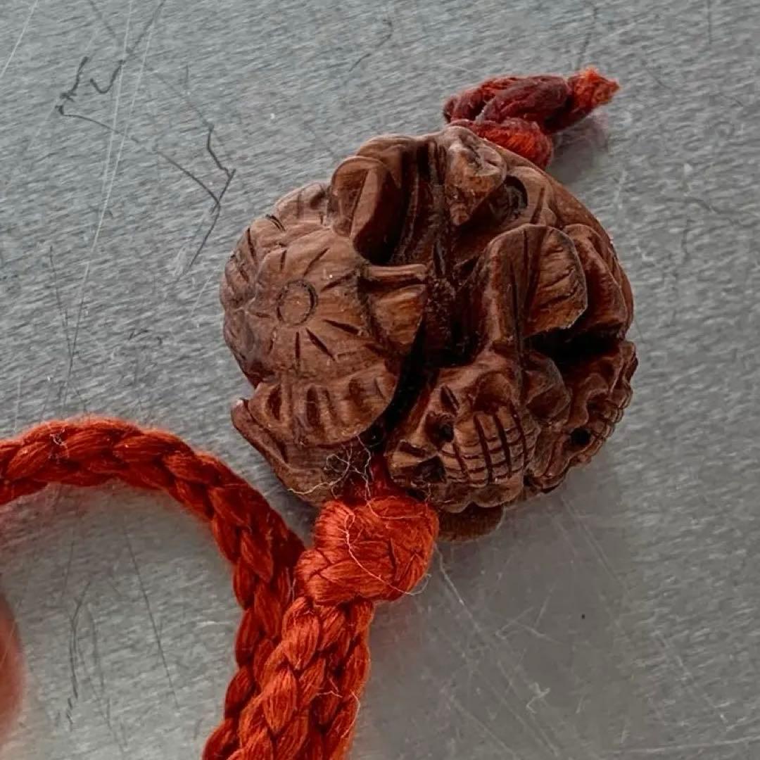 旧家蔵出し品 骨細工 印籠 花にトンボ 浮き彫り 彫刻 薬入 花 浮き彫り