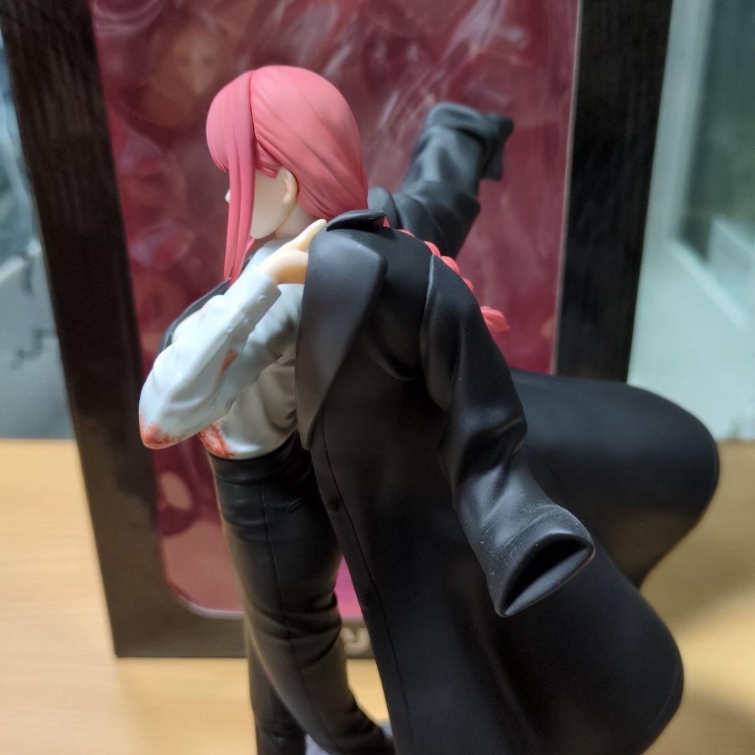 渋谷スクランブルフィギュア　マキマ