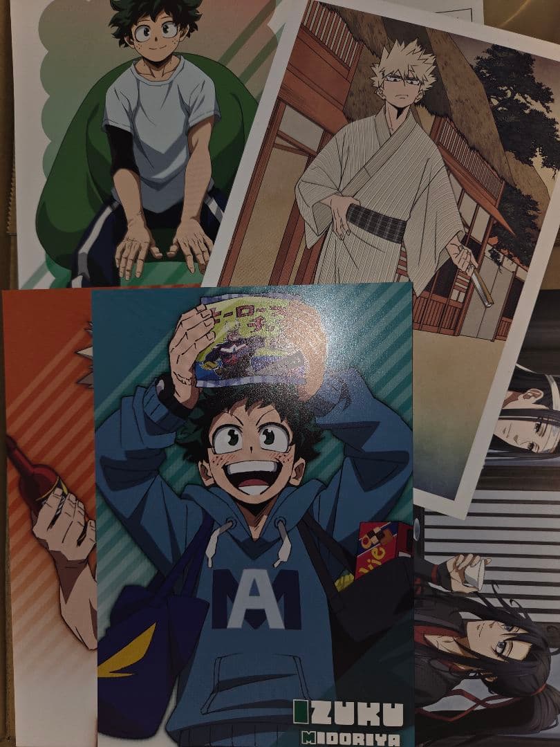 アニメグッス　大量まとめ売り　紙類・薄物・カード・シール約７００点以上