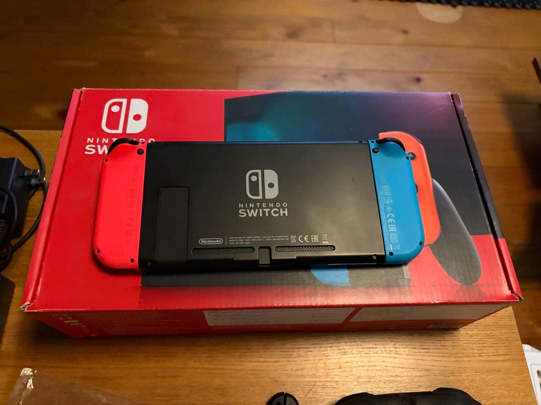 ソ*キ様 【極美品】Nintendo Switch 本体 赤/青 プロコン付き