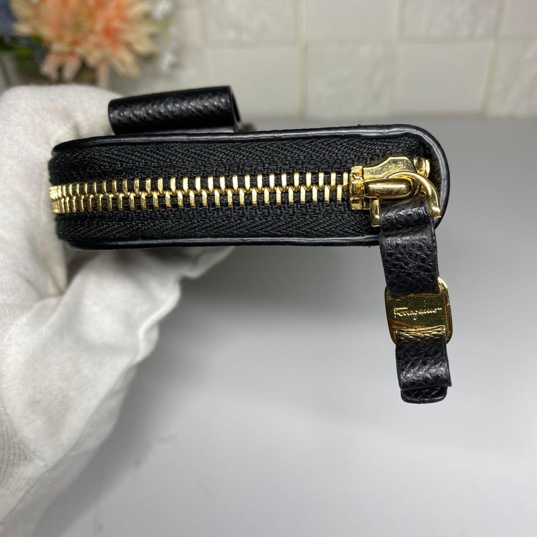 超美品 Ferragamo ヴァラ リボン ケース ブラック カード