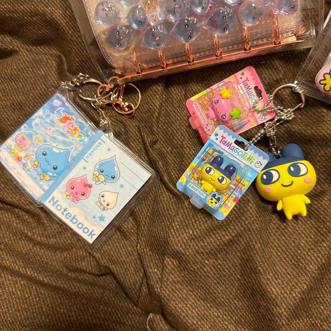 シール帳　完成品　３冊　たまごっち　サンリオ　しずくちゃん　たまごっちシール付き