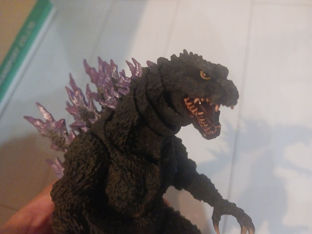 【中古・開封済】S.H.MonsterArts ゴジラ 2000 ミレニアム