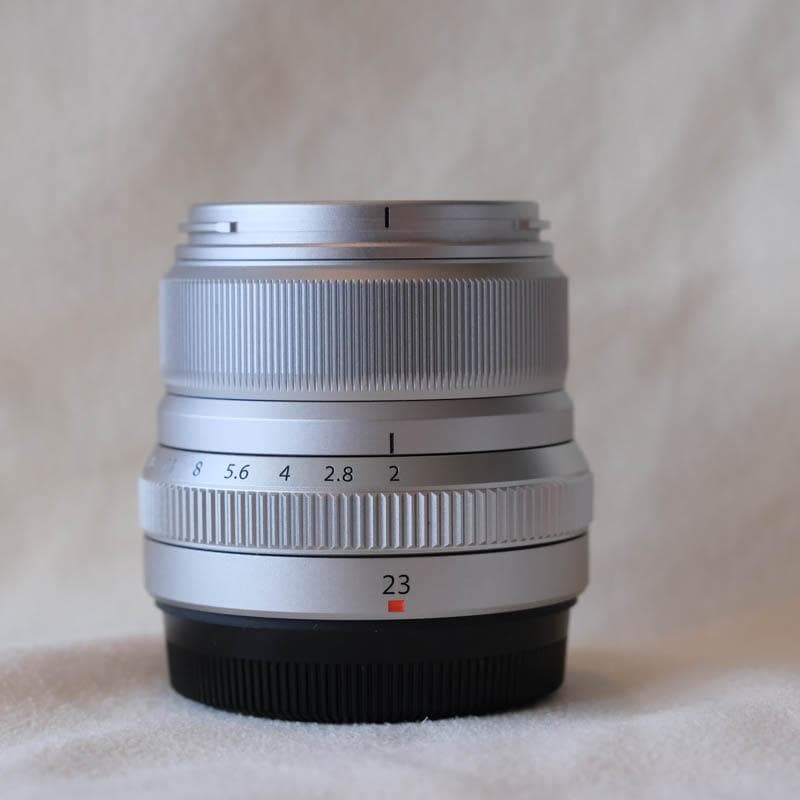 Fujinon XF 23mm F2 R WR シルバー FUJIFILM XF 23mm f/2.8 R WR Pancake Lens (FUJIFILM X, Silver)