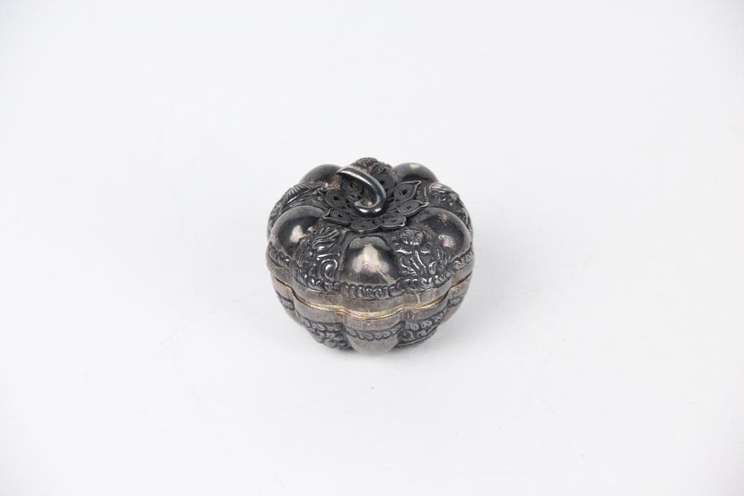 瓜形香合　龍鳳文　Silver925　落款　銀 重さ57.3g Eo15-1 瓜形香合 龍鳳文 Silver925 落款 銀 重さ57.3g Eo15-1