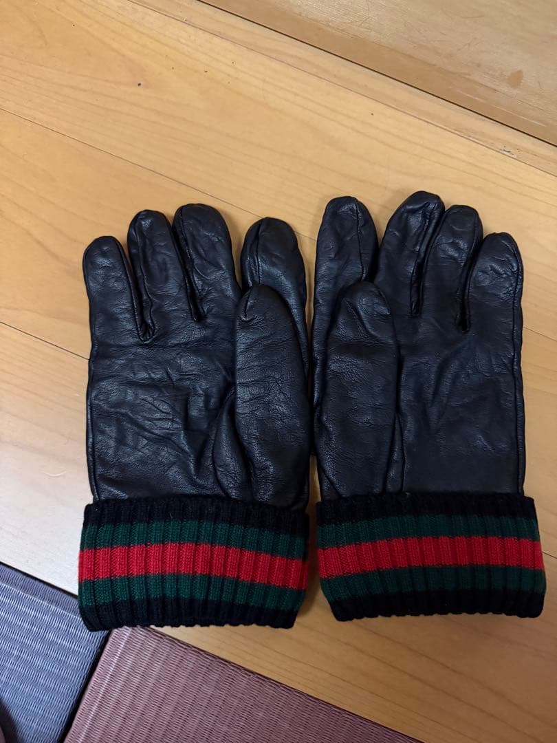 GUCCI レザー手袋 黒 GUCCI（グッチ） 紋章 クレスト レザー グローブ 手袋 ＃8 1/2