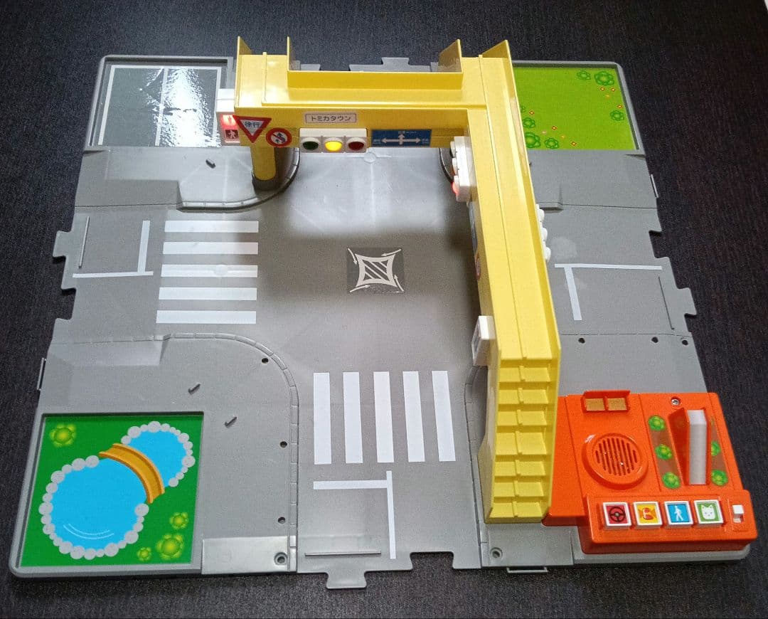 トミカタウン　サウンド交差点　つながる道路