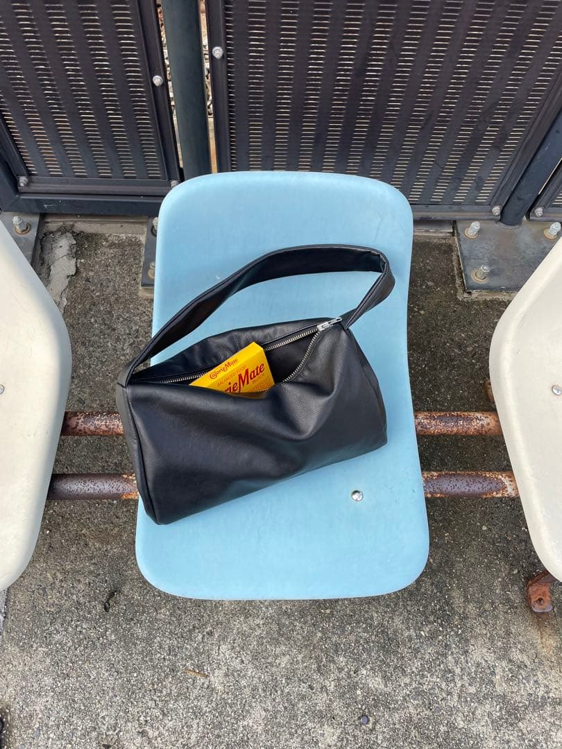 KEESE レザーハンドバッグ トートバッグ Mサイズ レディース ブラック 黒