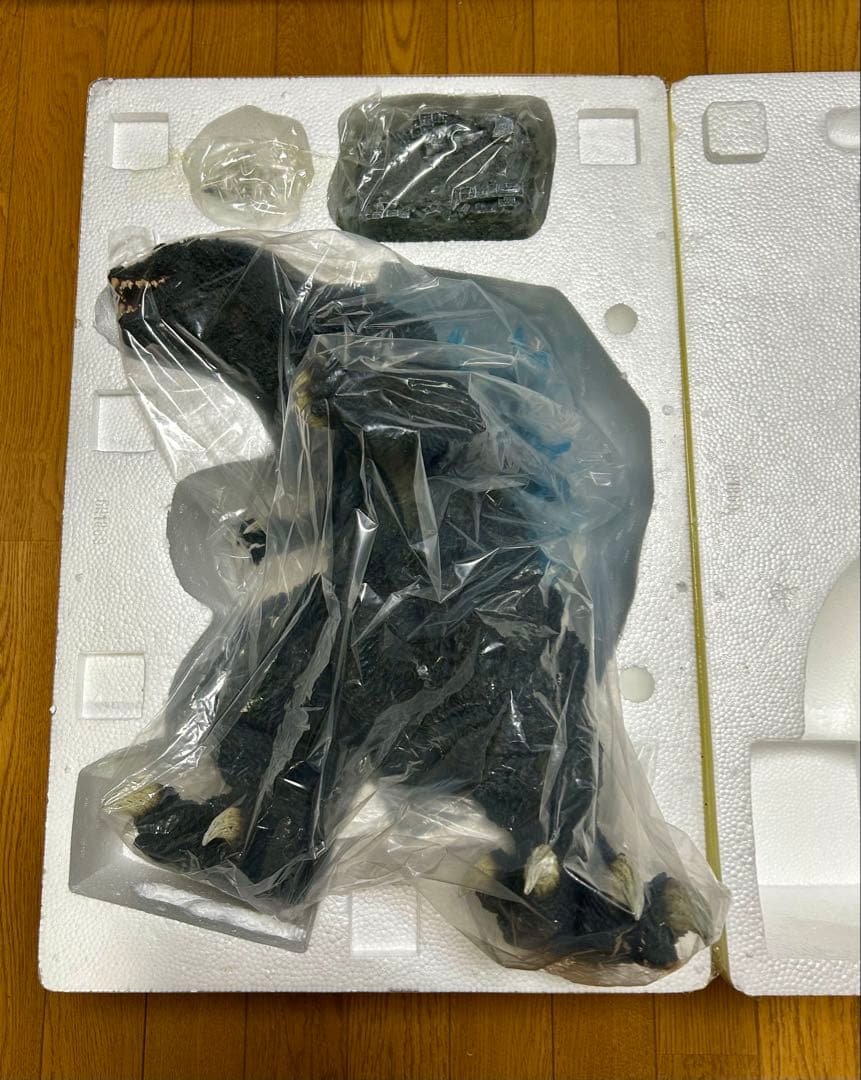 ギガンティックシリーズ　ゴジラ　2001 背びれ発光イメージVer. GMK