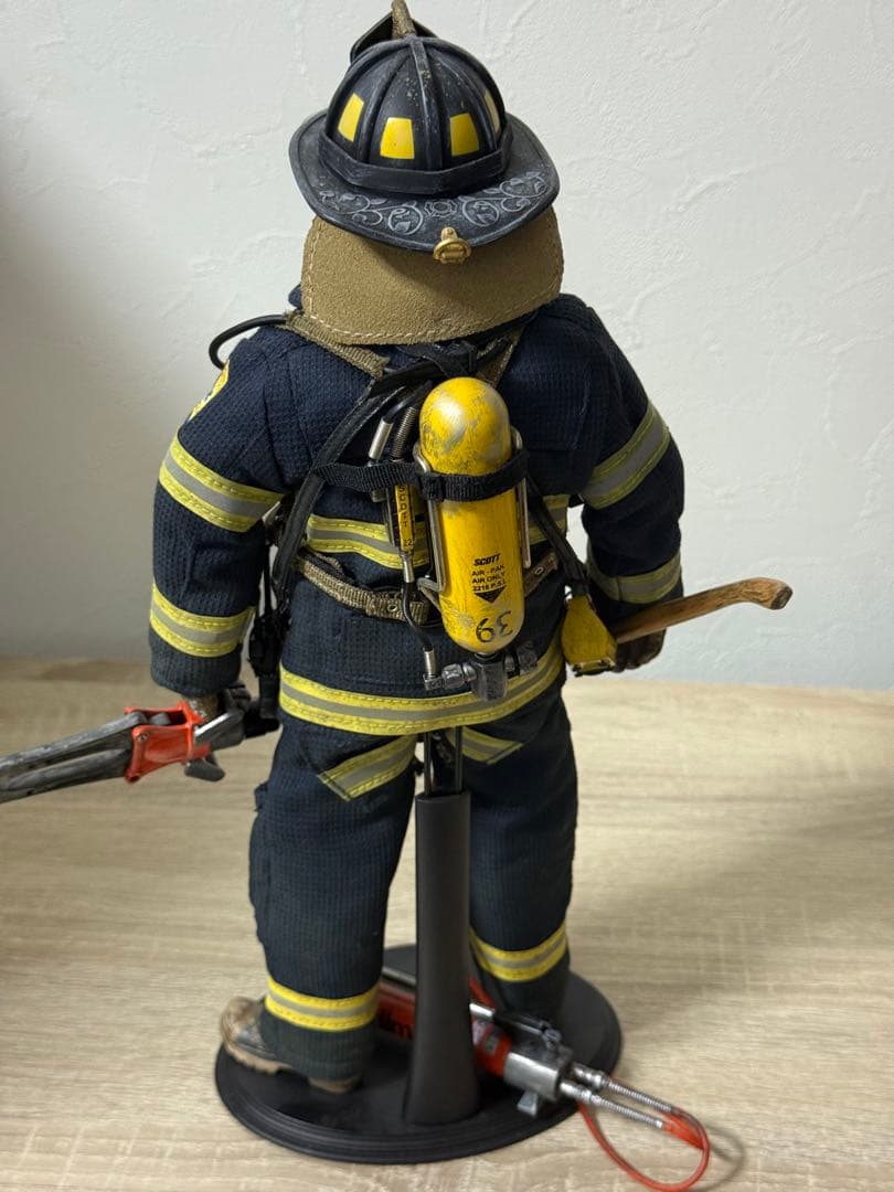 希少 1/6 フィギュア 消防隊員 バックドラフト ミリタリー ホットトイズ