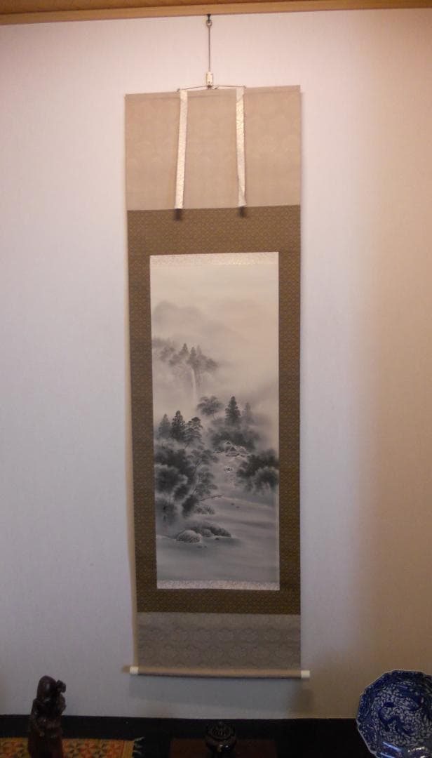 掛け軸 恵月 水墨山水 絹本 希少 軸装 茶道具 掛軸 美品 です。