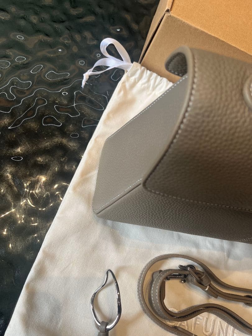 新品ほぼ ショルダーバッグ ハンドバッグ レザー　スタンスバッグ