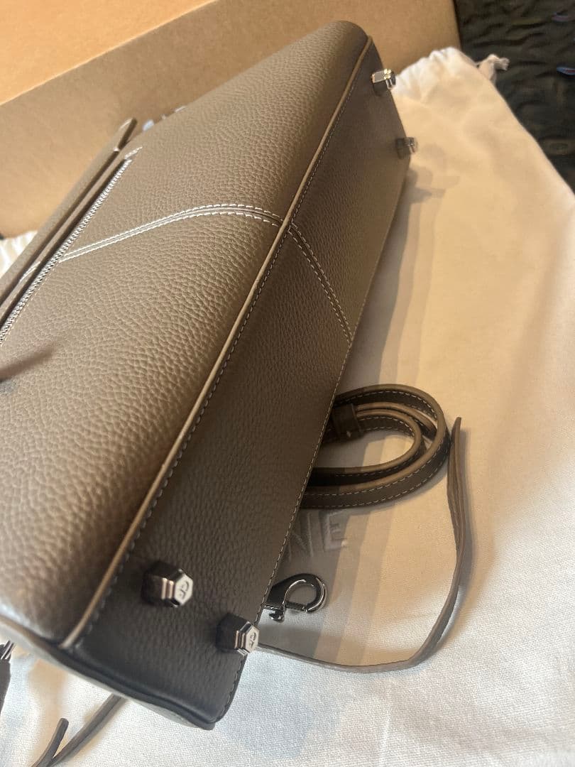 新品ほぼ ショルダーバッグ ハンドバッグ レザー　スタンスバッグ