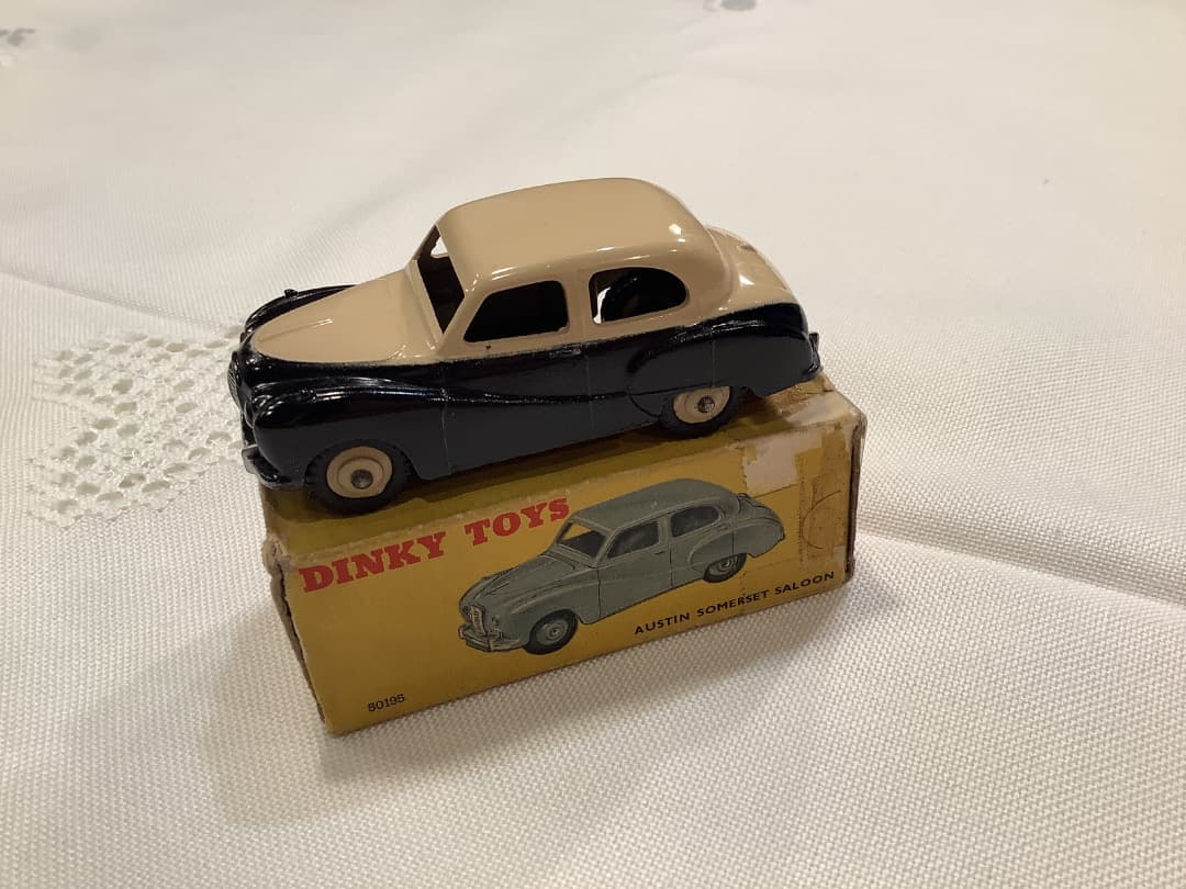 美品　DINKY TOYS AUSTIN SOMERSET ミニカー