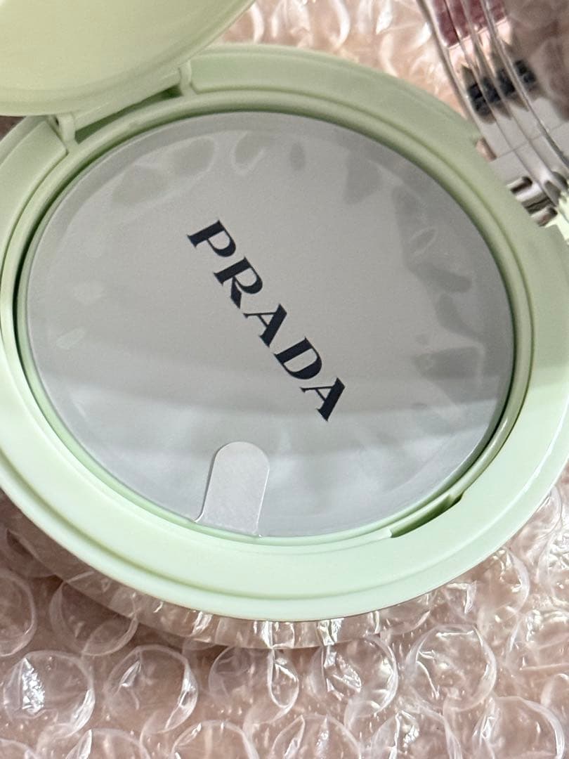 プラダ リヴィール メッシュ クッションファンデーション【LN25】1点