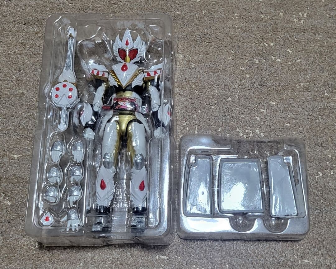 S.H.フィギュアーツ 仮面ライダーガヴ ケーキングフォーム