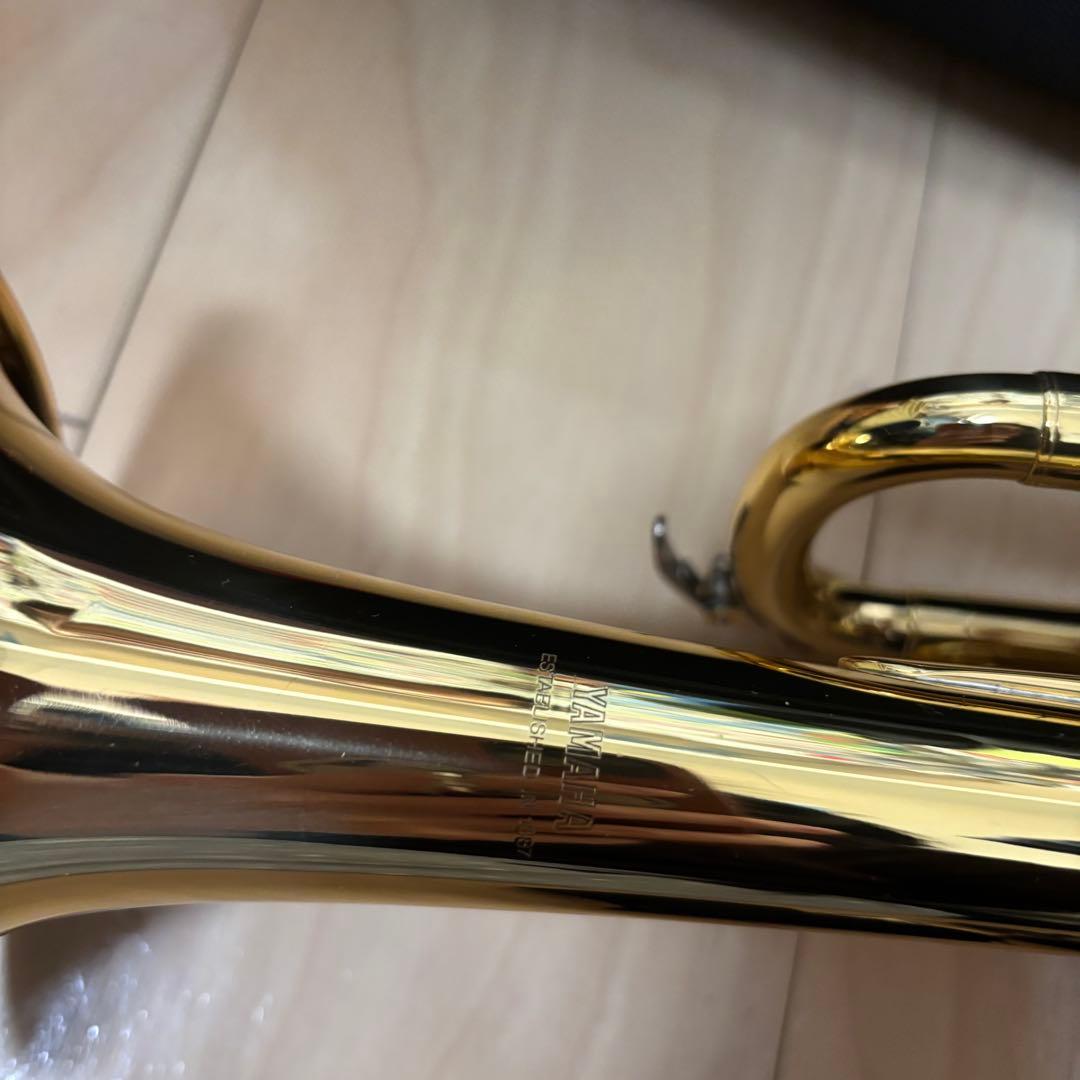 Yamaha YTR1335ゴールドトランペット 本体と付属品