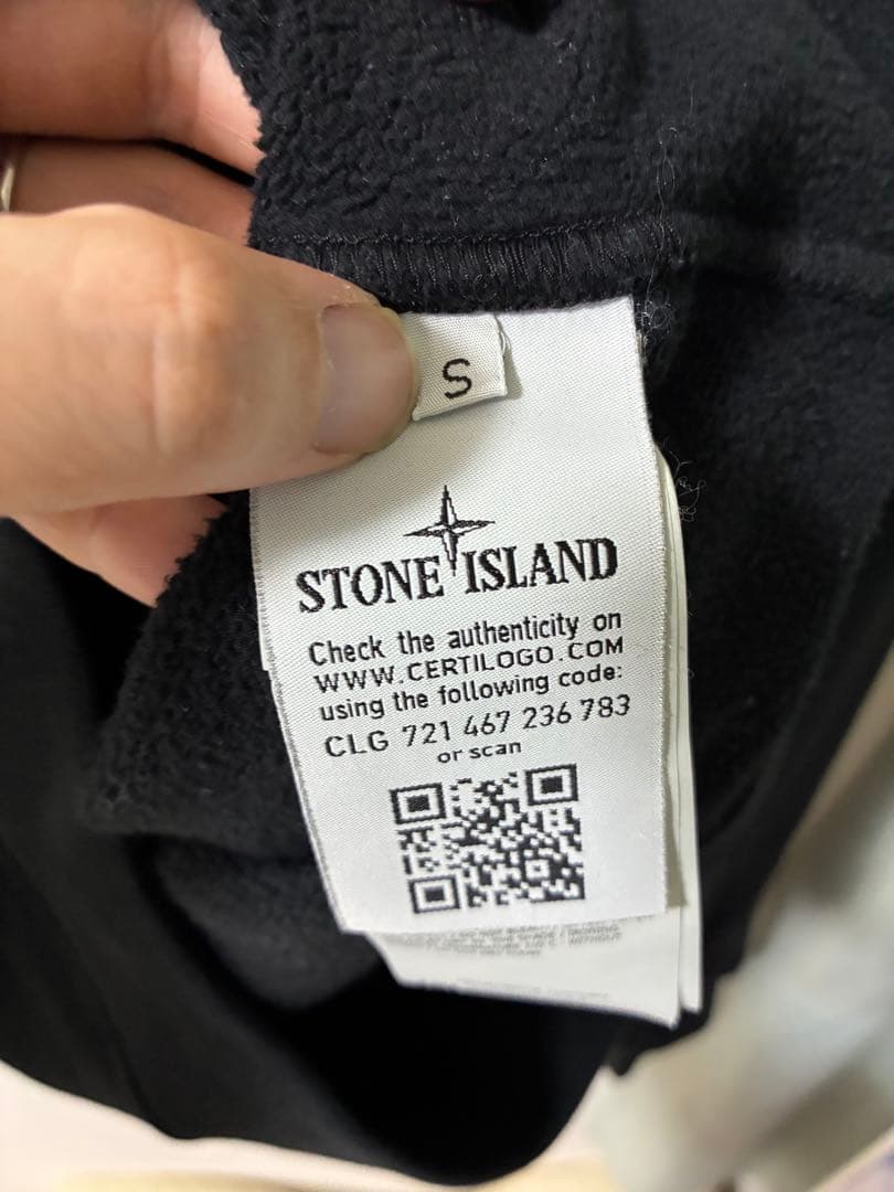 Stone  ブラック フード付きパーカー