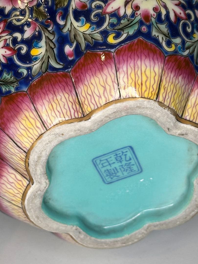 中国清代 乾隆年製款 藍釉金彩 葫蘆形賞瓶（荷花・寿